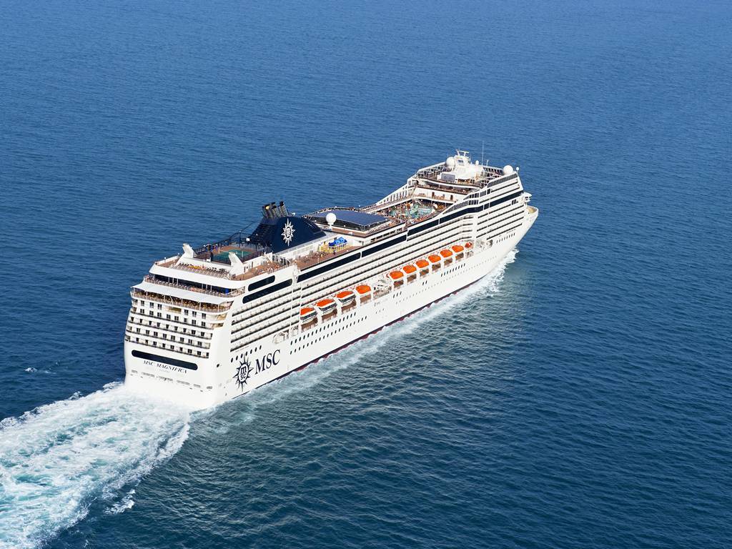 Магнифика эво. Лайнер MSC magnifica. MSC Sinfonia круизный лайнер. MSC Opera круизный лайнер. Магнифика лайнер фото.