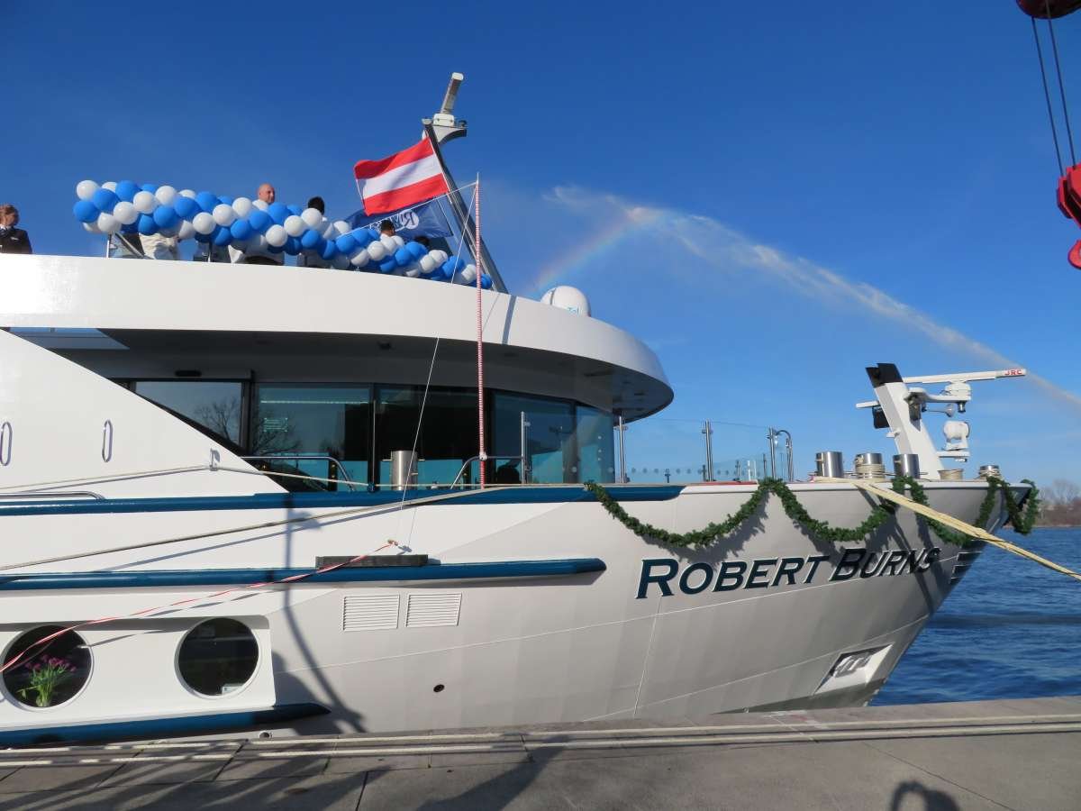 Roberts Burns ile Viyana` da Yılbaşı Tuna Nehri ve 4 Ülke cruise gemi turları